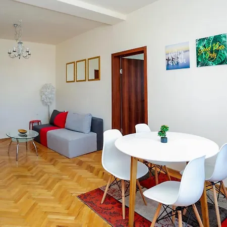 Romantika - Spacious Center *