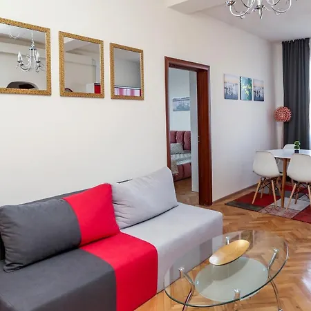 Apartment Romantika - Spacious Center
