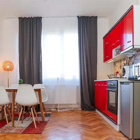 Apartment Romantika - Spacious Center *