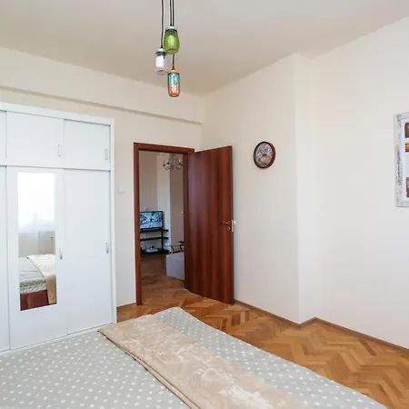 Romantika - Spacious Center *